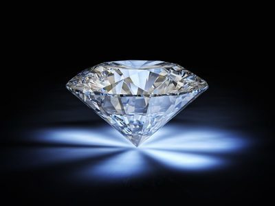 婚約指輪のダイヤモンドのカットと輝きについて