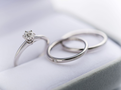 結婚指輪と婚約指輪はセットで購入した方がいいの？