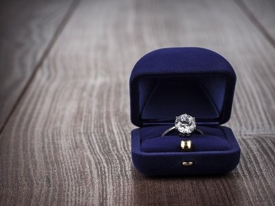 婚約指輪を用意するタイミングはいつごろ？