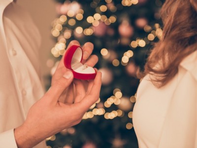 「2022年クリスマスにプロポーズをお考えの方へ」婚約指輪のご用意はお早めに！